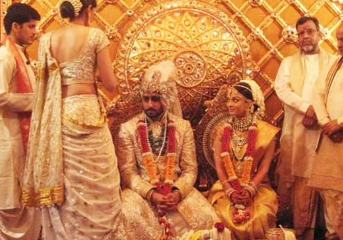 Aishwarya Rai Bachchans Wedding Saree Was Made Of Real Gold And Expensive  Crystals