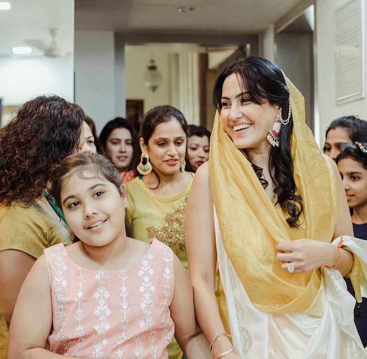 Kamya Panjabi and Aara