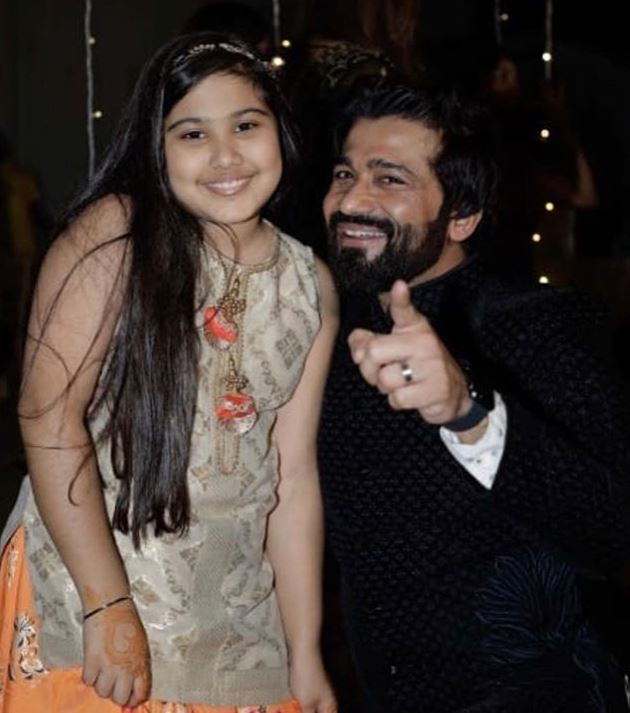 Kamya Panjabi and Aara