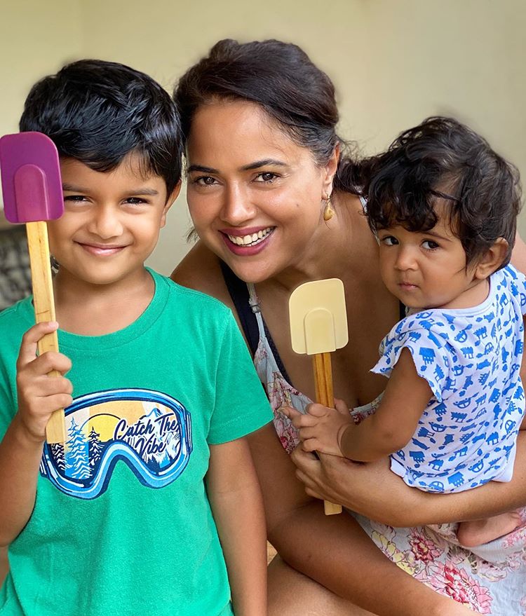 Sameera Reddy, Hans Varde and Nyra Varde