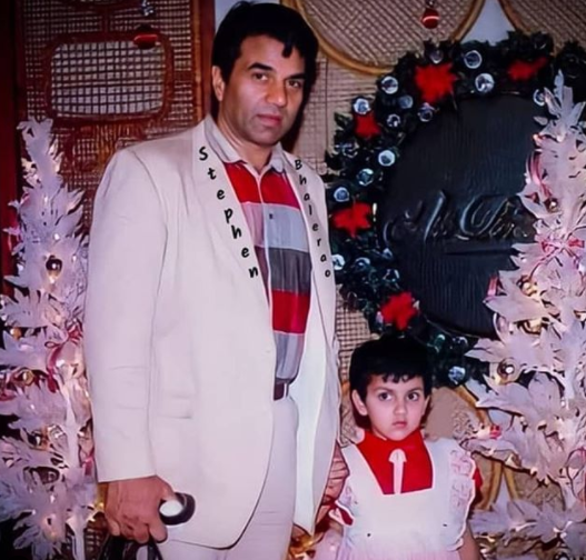 Esha Deol's Childhood Picture With Her 'He-Man' Daddy, Dharmendra, Looks  Confused And Petrified