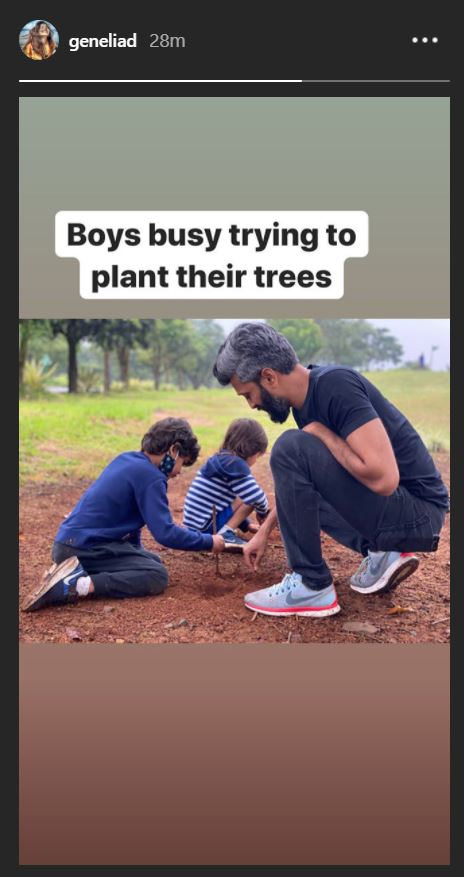 Riteish Deshmukh with his kids