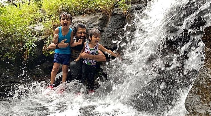 Riteish Deshmukh with his kids
