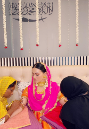 Sana Khan Mehendi