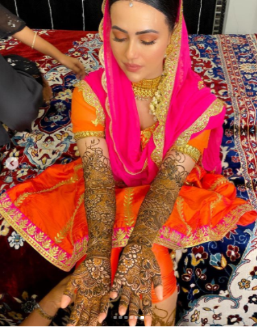 Sana Khan Mehendi