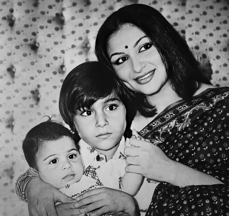 Sharmila Tagore with her kids