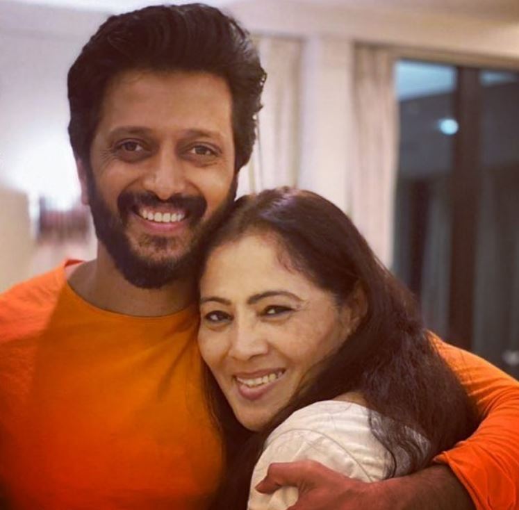 Riteish Deshmukh with his mother in law