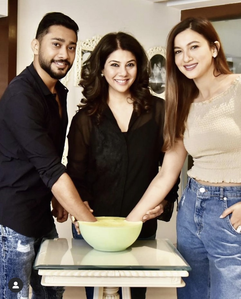 Gauahar Khan and Zaid Darbar Hand Impression