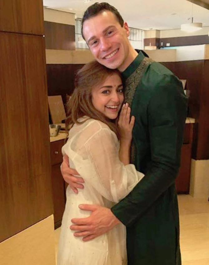Monali Thakur and Maik Richter