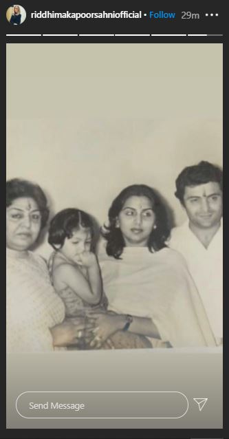 Rishi Kapoor with Family unseen