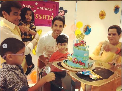 Tusshar Kapoor family