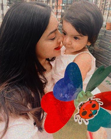 Mahhi Vij With Daughter Tara