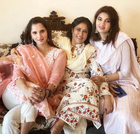 Sania Mirza Mother and Sister