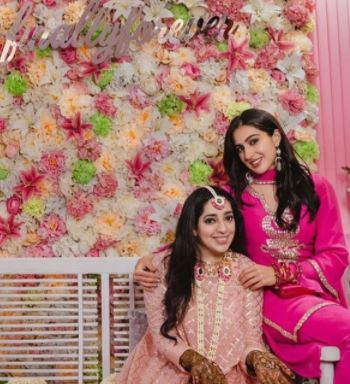 Sara Ali Khan At Nidhi Dutt Mehendi