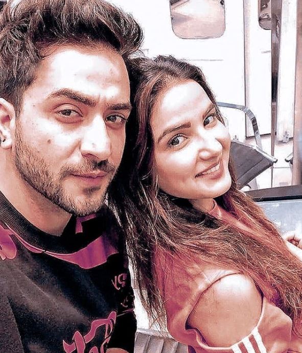 Jasmin Bhasin and Aly Goni