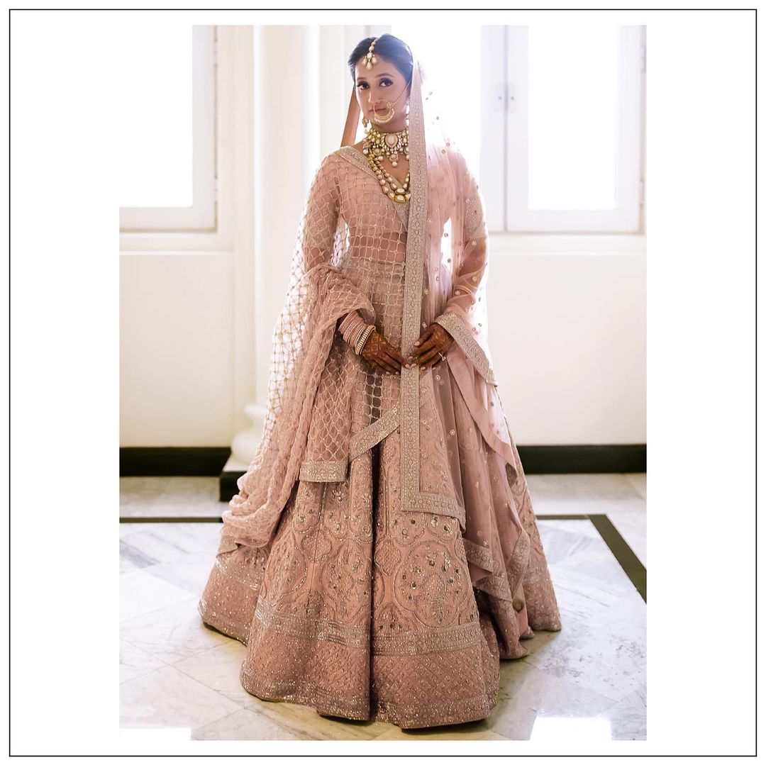 Sabyasachi Gowns Alert: Find Out Why These Gorgeous Gowns Should Be Your  Next Favourite Wedding Outfit