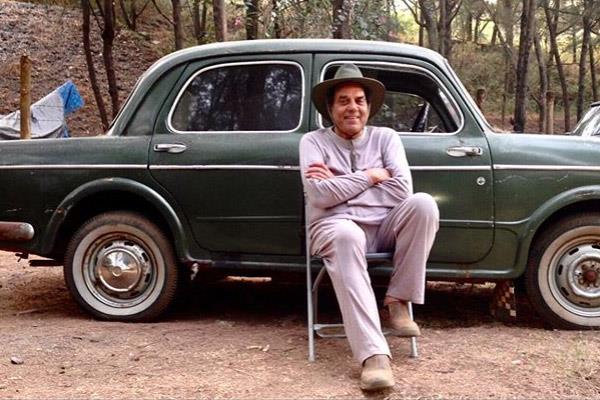 Dharmendra shares a video of his first car with fans