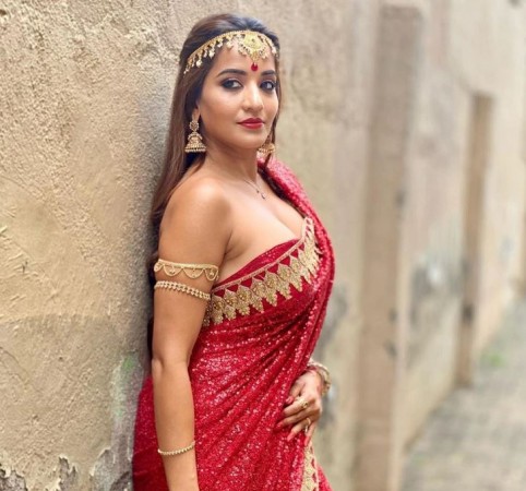 monalisa trolled for not speaking fluent english