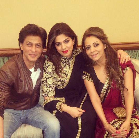 Shah Rukh khan manager pooja dadlani with his wife gauri khan