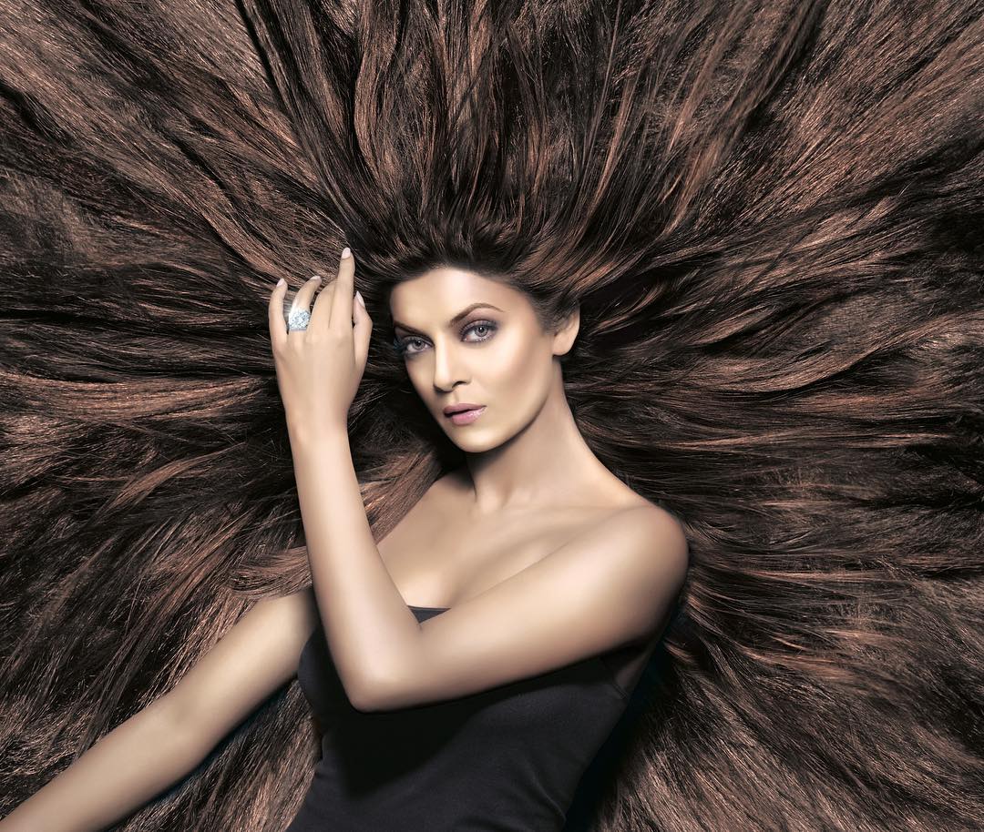 Beauty Lessons All Indian Women Can Learn From Sushmita Sen's Signature  Hair And Makeup Style