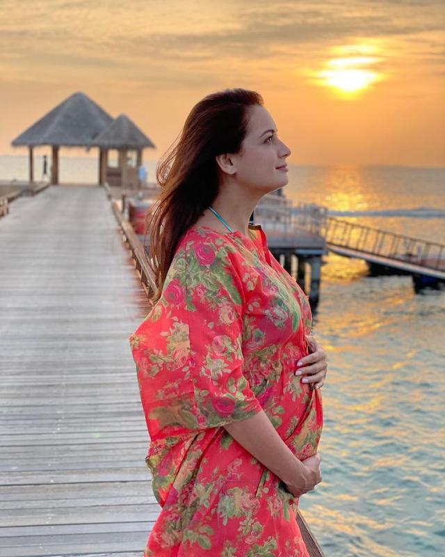 dia mirza pregnancy