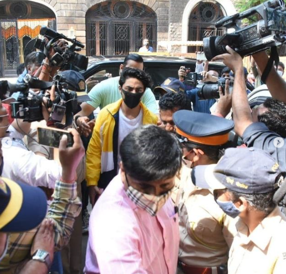 aryan khan ncb office 