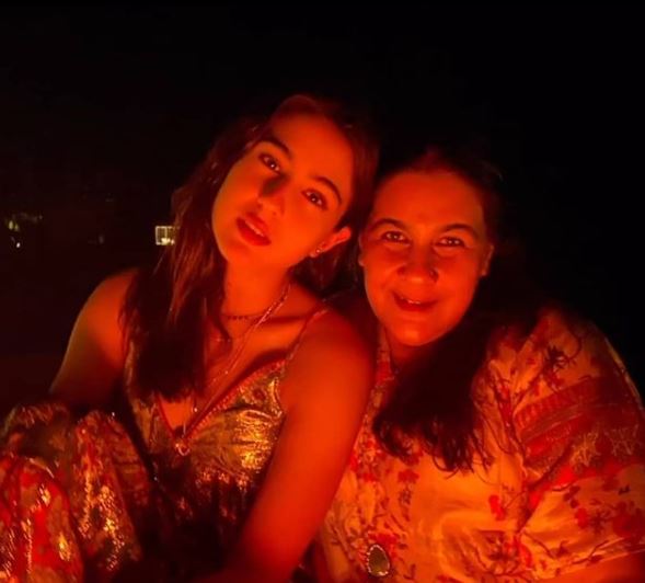 Sara Ali Khan Mother Amrita Singh Brother Ibrahim Ali Khan Maldives Pictures