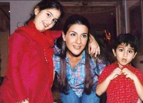 Sara Ali Khan Mother Amrita Singh Brother Ibrahim Ali Khan Maldives Pictures