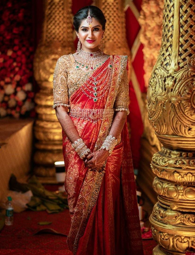South Indian Bride Oomphed Her Wedding Look In A 'Kanjivaram ...