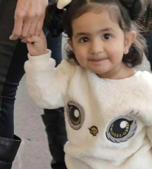 shilpa shetty samisha twinning in white airport