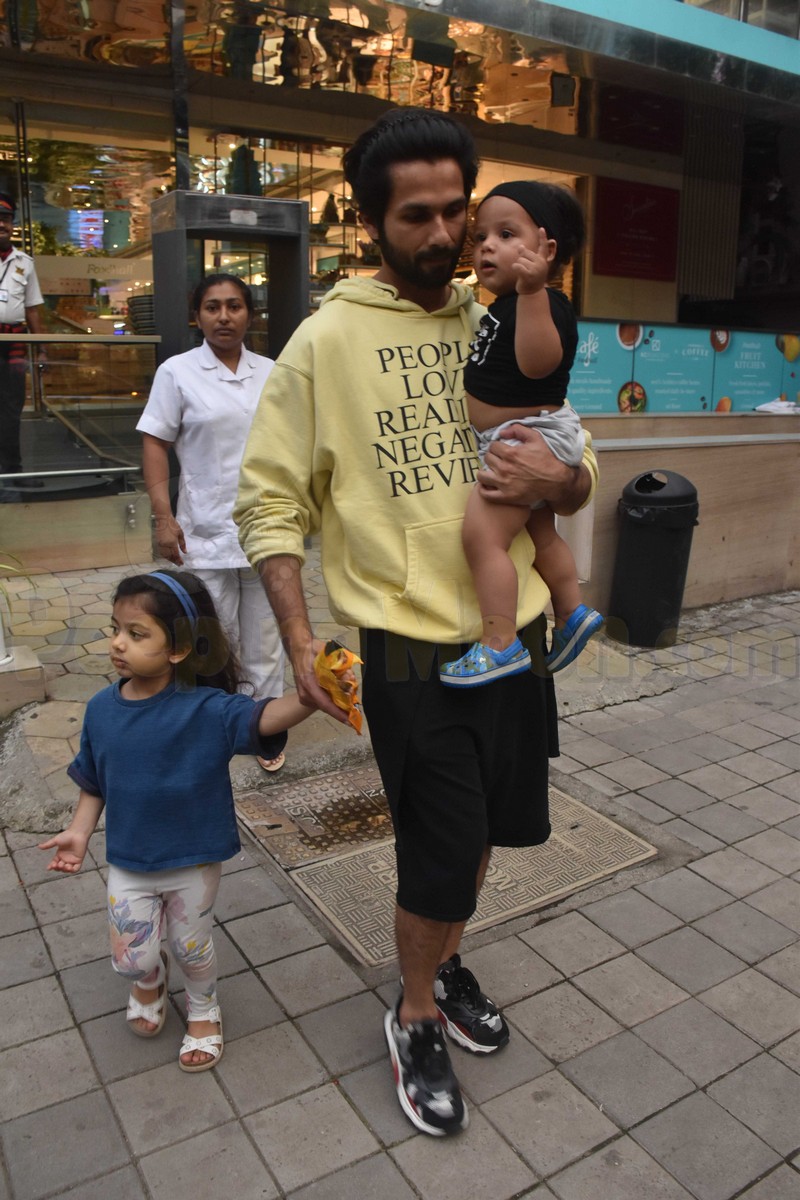 shahid kapoor with kids