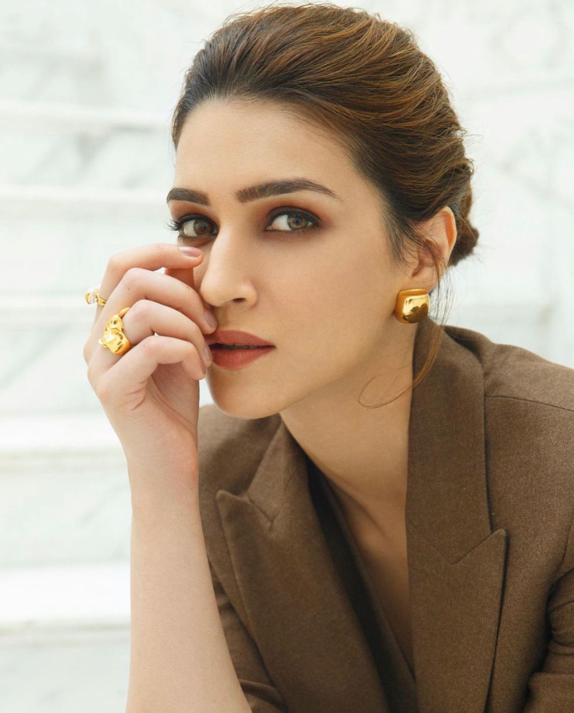 Kriti Sanon Wallpapers HD APK Download for Android - Latest Version