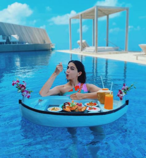 Sara Ali Khan Maldives Pictures Brother Ibrahim Ali Khan Mother Amrita Singh