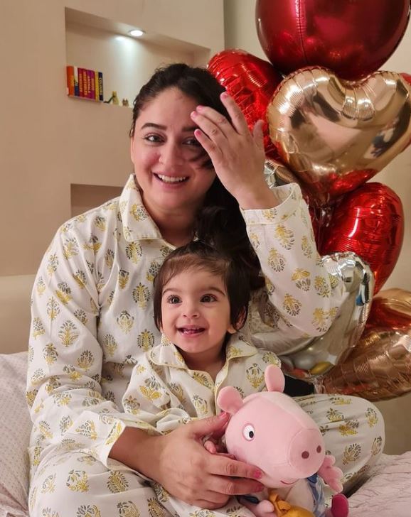 Mahhi Vij with her daughter Tara