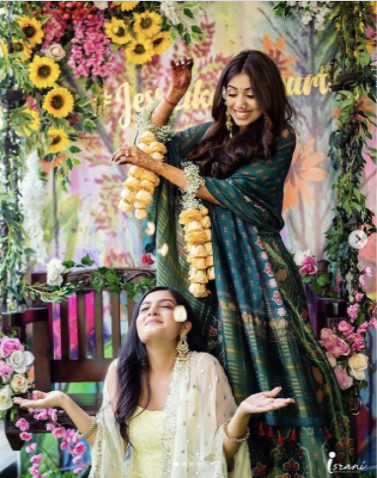 Bride Recreated Neha Kakkar Mehendi Lehenga