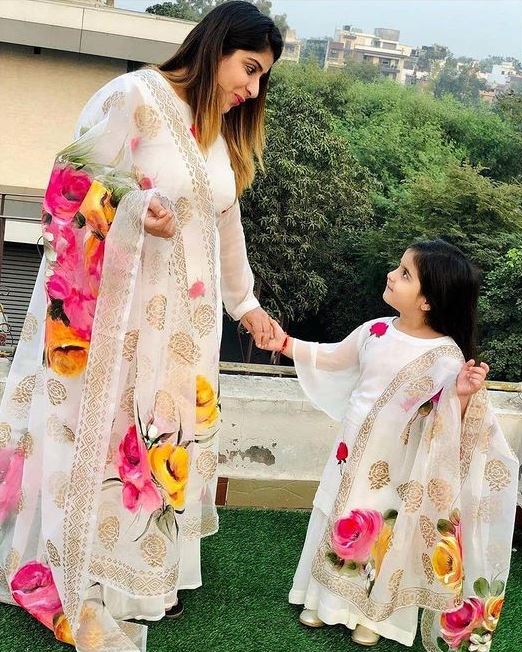 Mother Daughter Twinning