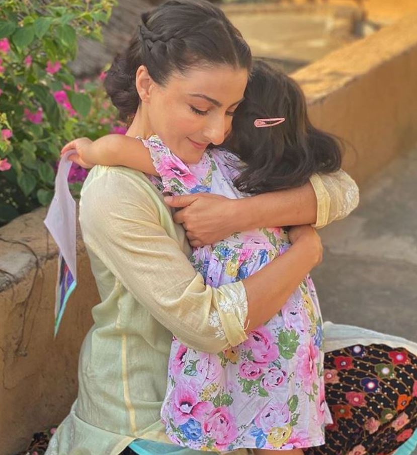 Soha Ali Khan with her daugter