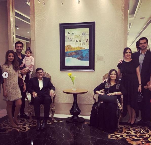 Bollywood actress, Esha Deol wished her brother-in-law, Devesh Takhtani and his wife, Astha Takhtani on their wedding anniversary with a stunning picture from their 'mehendi' ceremony. Take a look!