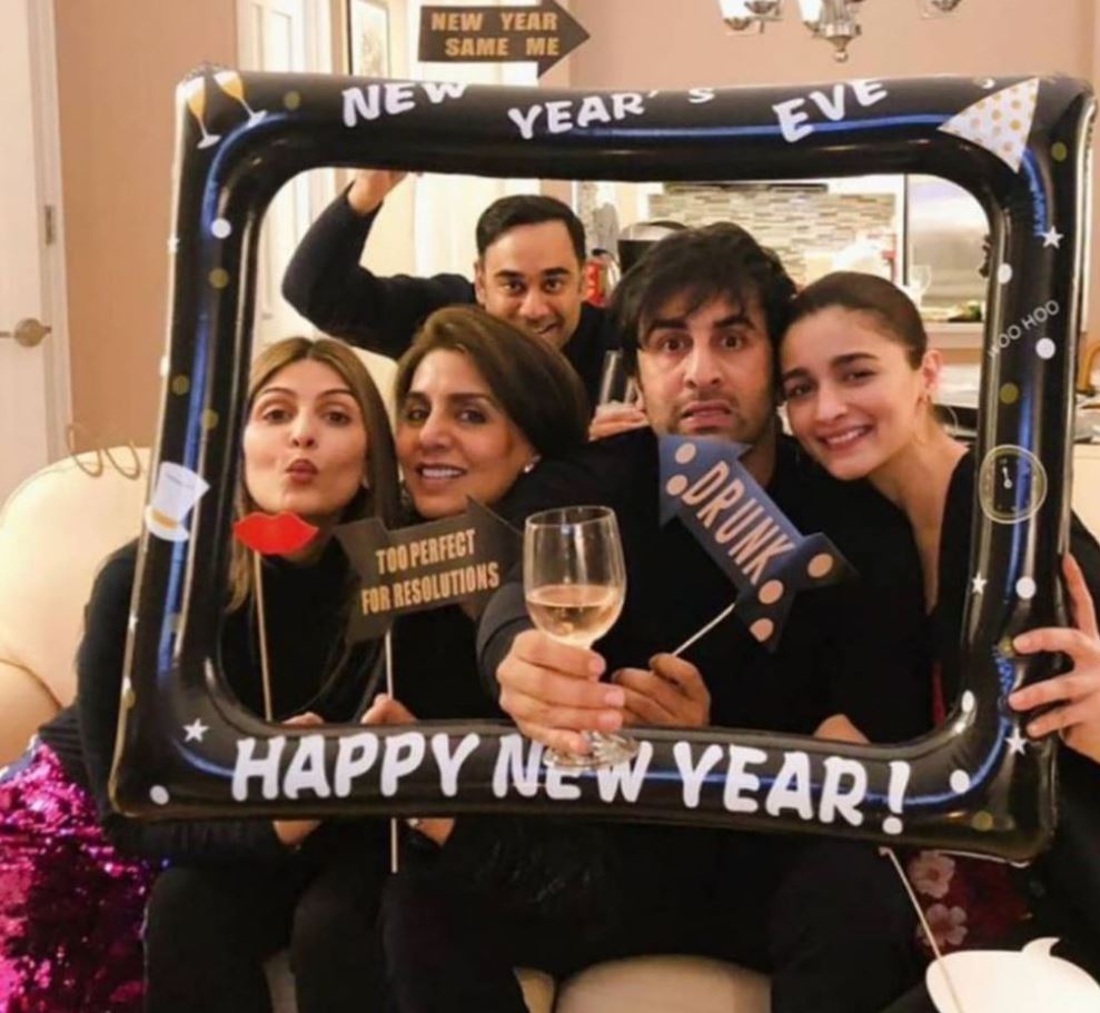 Alia Bhatt with Ranbir Kapoor and family
