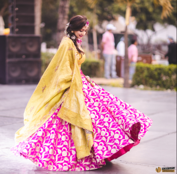 Sneha Singhi, Bride Who Drive At Her Vidaai