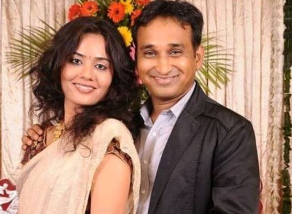 Mayur Vakani with wife Himani Vakani 