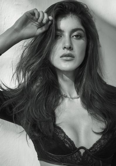 Karan Johar Announces Shanaya Kapoor Bollywood Debut 