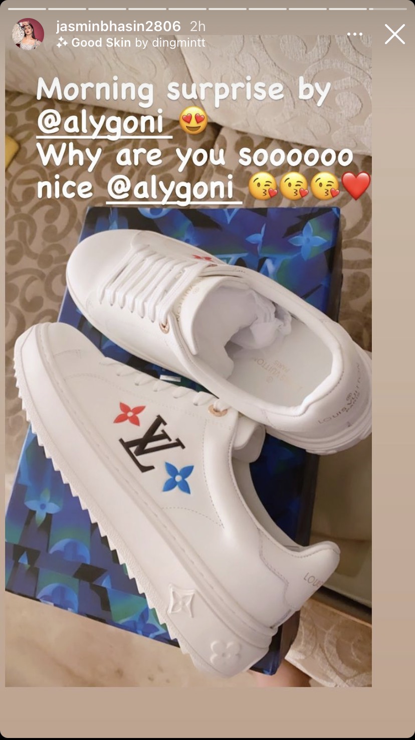 Jasmin Bhasin Morning Gift From Aly Goni