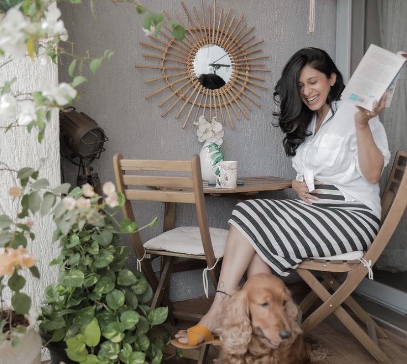 Kishwer Merchantt Flaunts Baby Bump