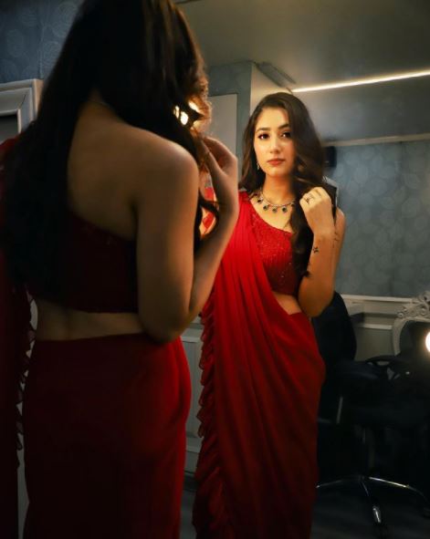 Disha Parmar Sizzling Photo Red Saree 