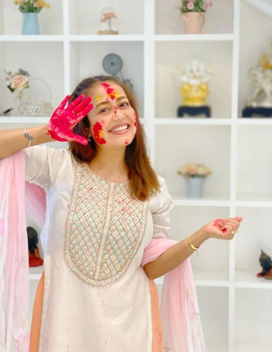 Neha Kakkar Holi celebrations