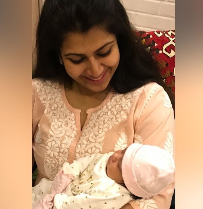 Tania single mom breastfeeding