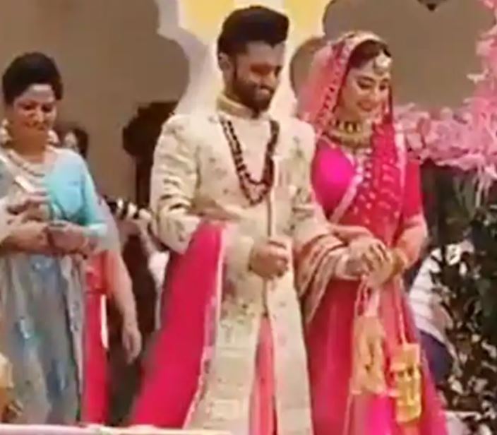 Rahul Vaidya girlfriend Disha Parmar groom and bride