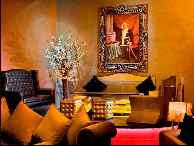 Arjun Rampal Restaurant Lap