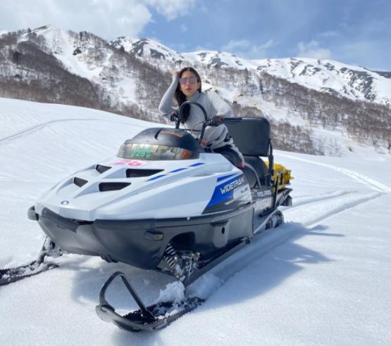 Sara Ali Khan brother Ibrahim Ali Khan snow vacation